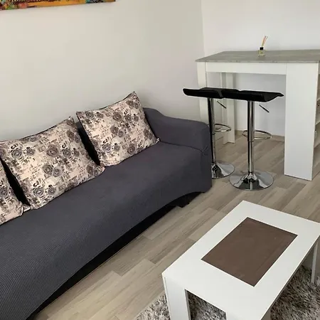 Inchiriez Apartament Zona Tomis Nord 康斯坦察